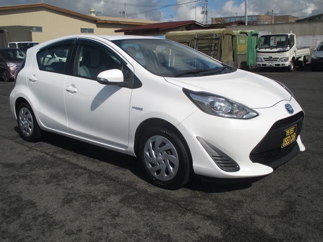 Toyota AQUA 2018-05 21195-2