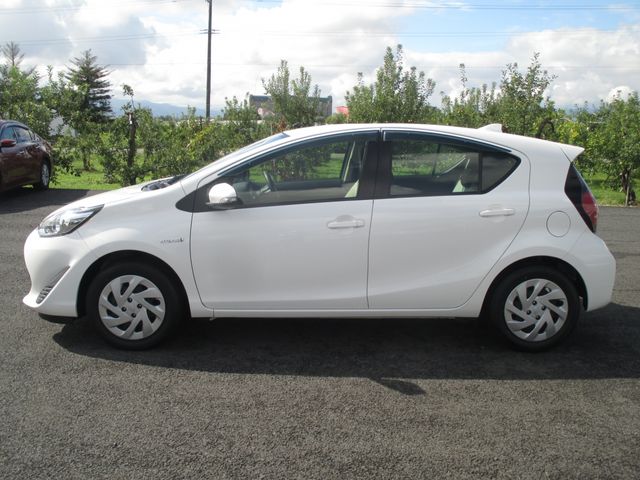 Toyota AQUA 2018-05 21195-4