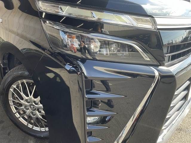 Toyota VOXY HYBRID 2018-06 189084-19