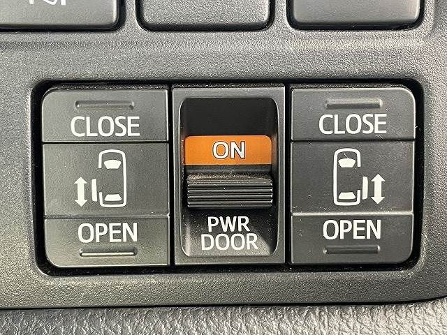 Toyota VOXY HYBRID 2018-06 189084-7