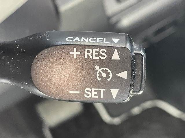 Toyota VOXY HYBRID 2018-06 189084-6