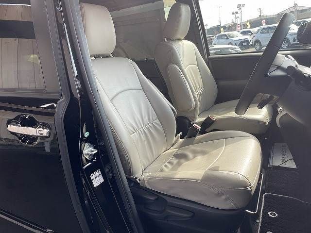 Toyota VOXY HYBRID 2018-06 189084-5