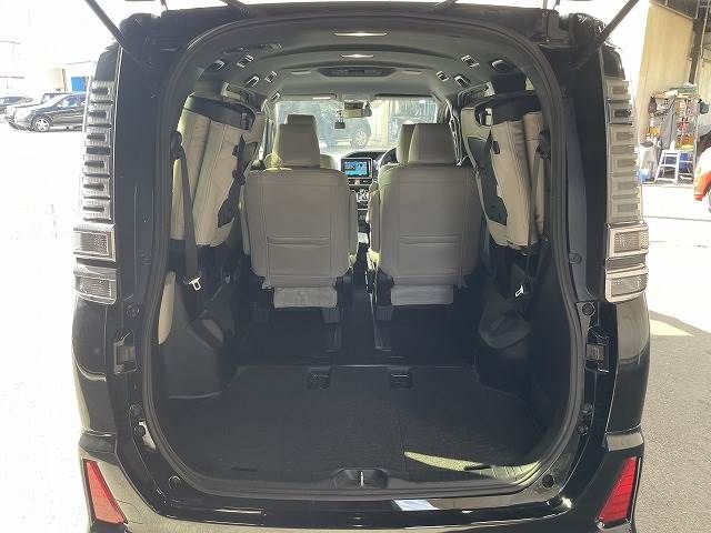 Toyota VOXY HYBRID 2018-06 189084-12
