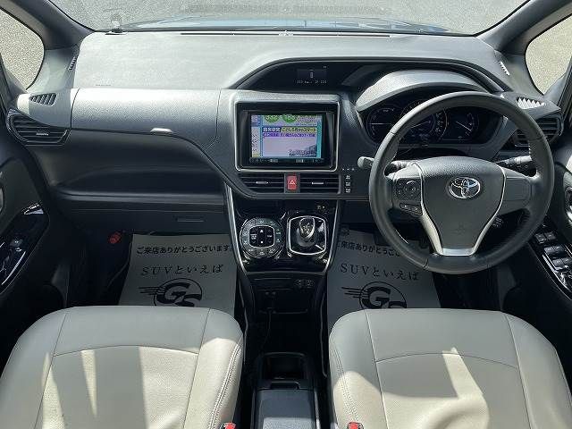 Toyota VOXY HYBRID 2018-06 189084-1