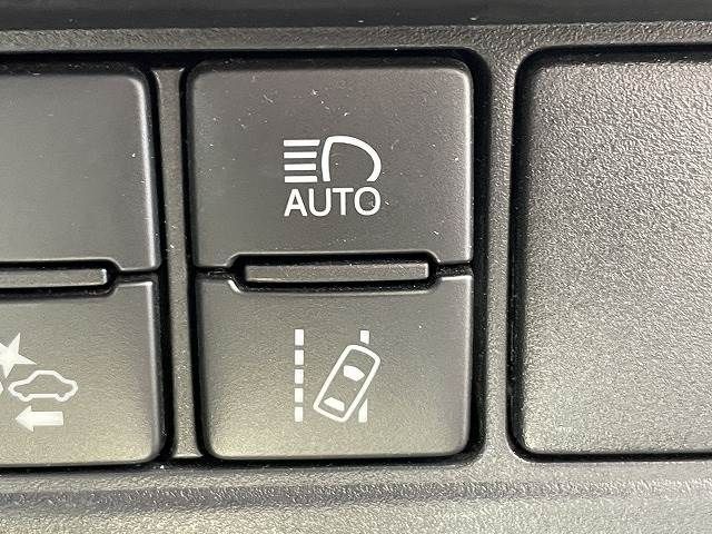 Toyota VOXY HYBRID 2018-06 189084-10