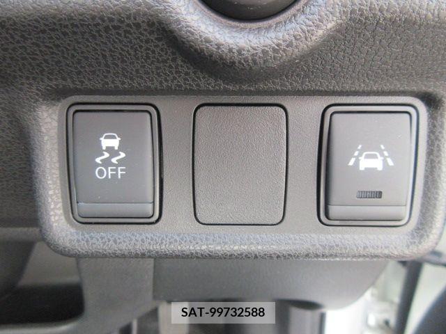 Nissan NOTE 2018-03 302428-19