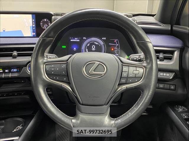Lexus UX 2019-11 313532-12