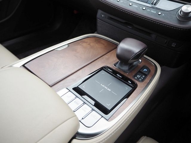 Lexus LS 2018-05 3105-28
