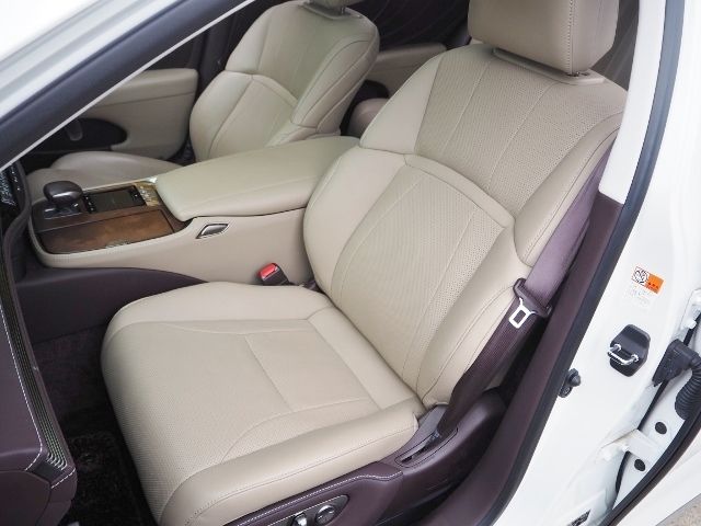 Lexus LS 2018-05 3105-12