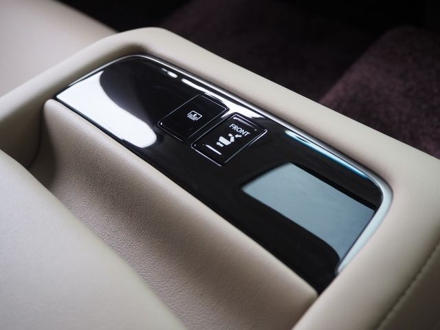 Lexus LS 2018-05 3105-14