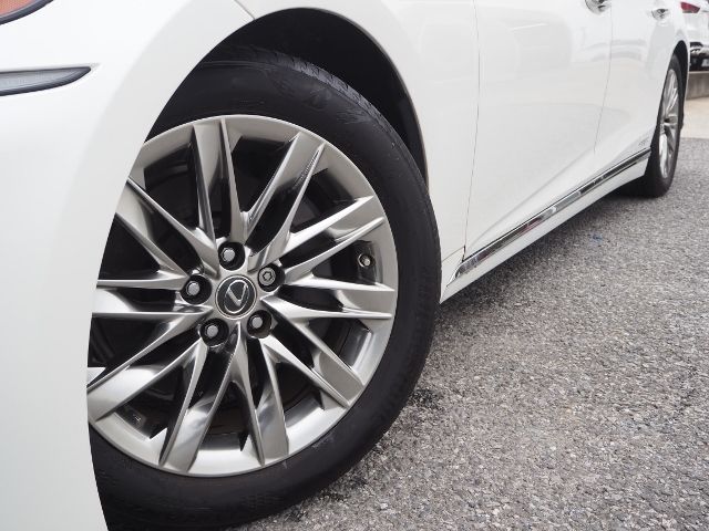 Lexus LS 2018-05 3105-8