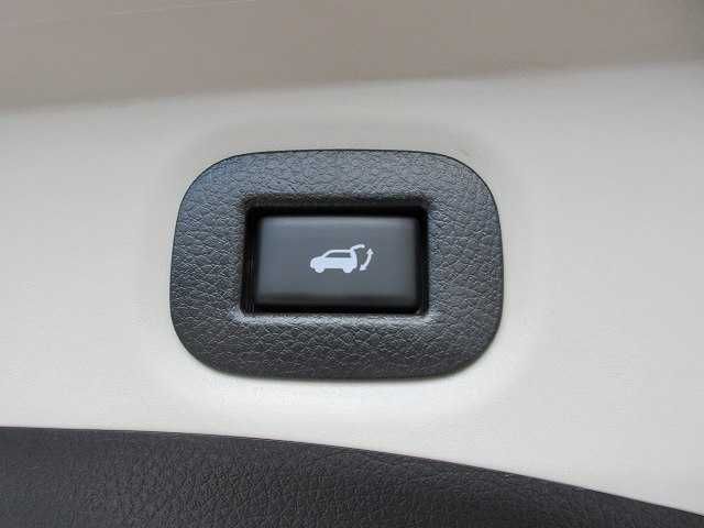 Nissan X-TRAIL 2017-05 6850-11