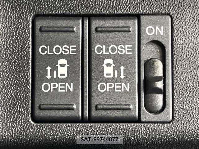 Honda STEP WGN 2017-05 225235-2