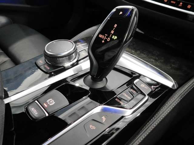 Bmw 5 SERIES 2017-12 195429-14