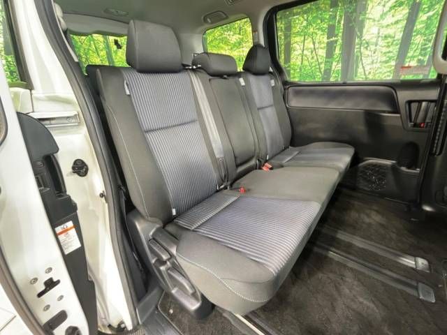 Toyota VOXY 2015-07 27516-9