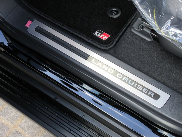 Toyota LAND CRUISER 2023-09 8870-18