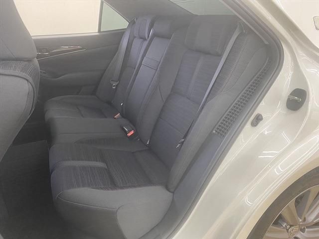 Toyota CROWN SEDAN 2015-10 182017-22