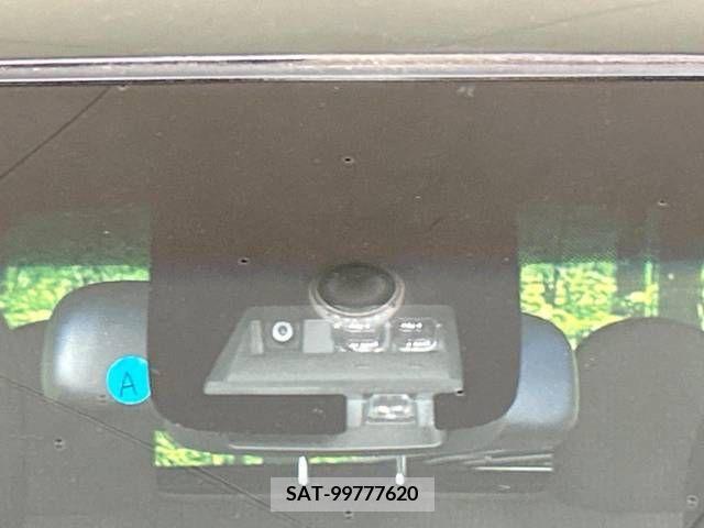 Toyota SPADE 2018-04 379209-2