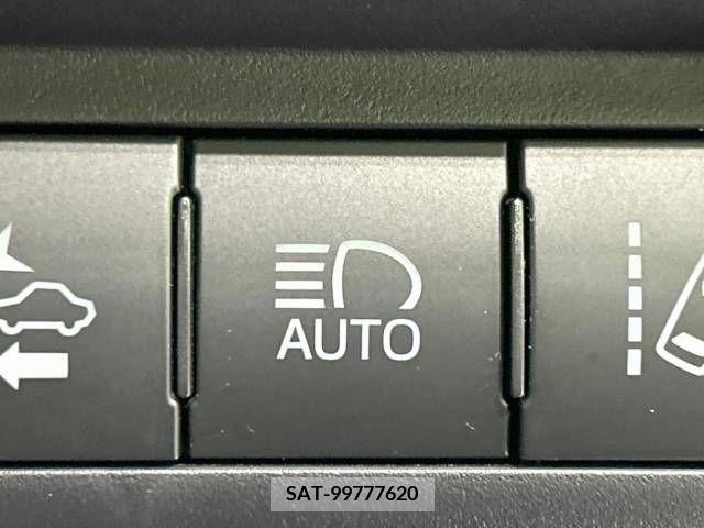 Toyota SPADE 2018-04 379209-6