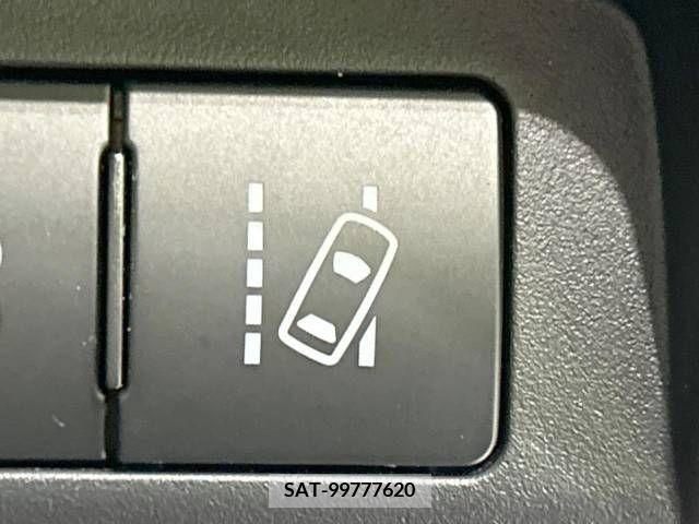 Toyota SPADE 2018-04 379209-7