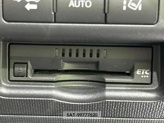 Toyota SPADE 2018-04 379209-5