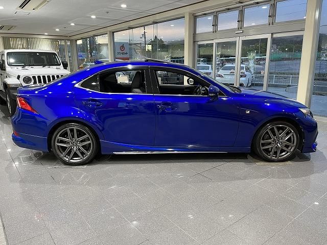 Lexus IS 2015-09 184844-5
