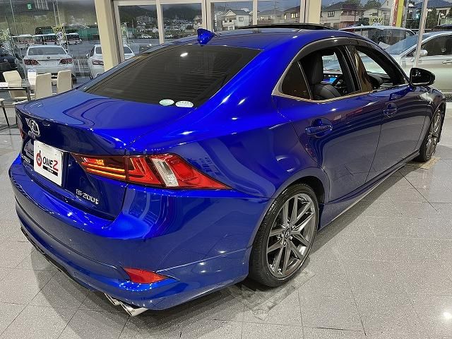 Lexus IS 2015-09 184844-3