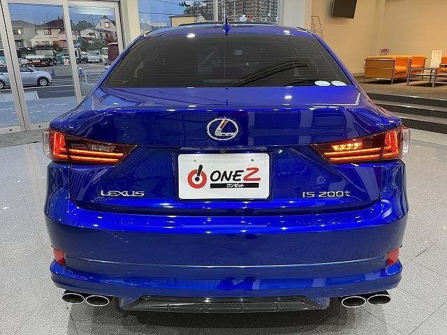 Lexus IS 2015-09 184844-2