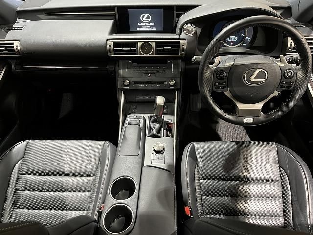 Lexus IS 2015-09 184844-1