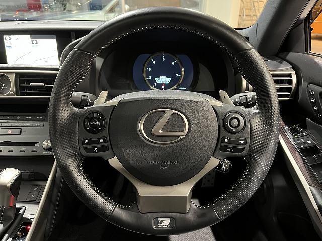 Lexus IS 2015-09 184844-13