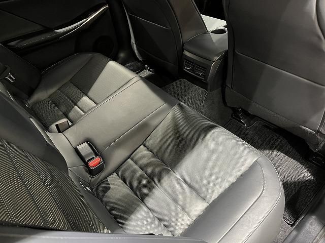 Lexus IS 2015-09 184844-11