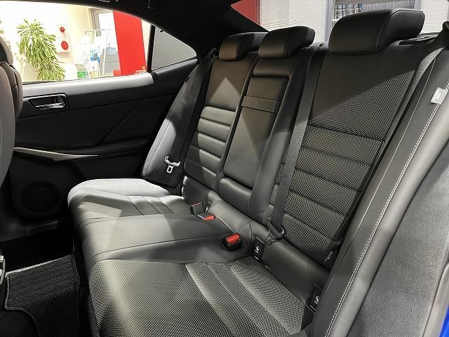 Lexus IS 2015-09 184844-10
