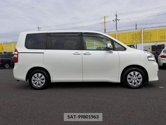 Toyota NOAH 2012-03 321332-11
