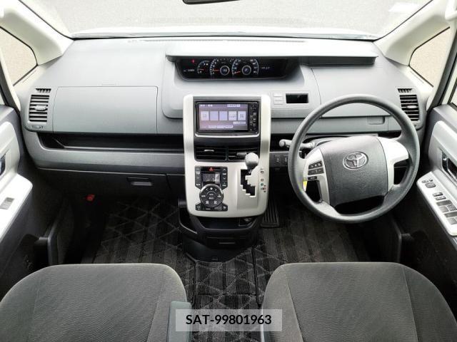 Toyota NOAH 2012-03 321332-2