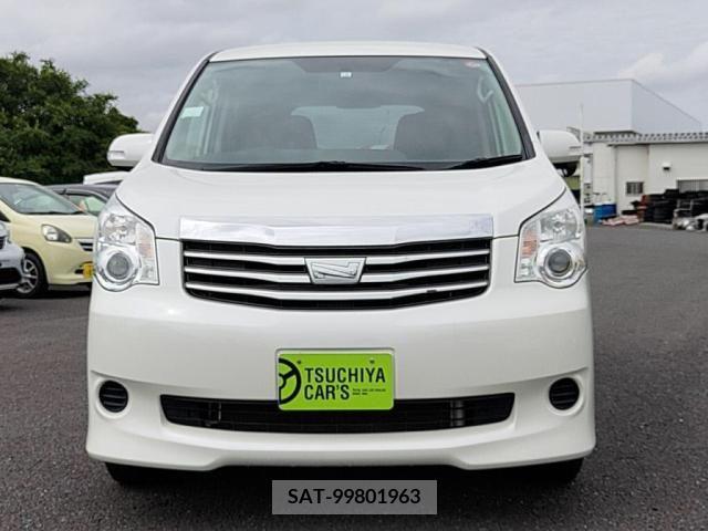 Toyota NOAH 2012-03 321332-8