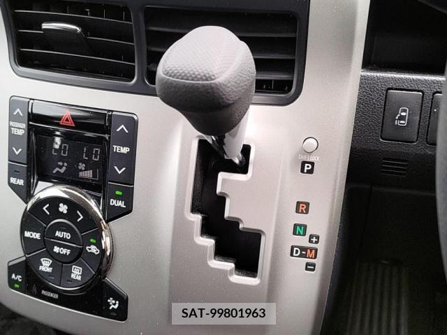 Toyota NOAH 2012-03 321332-14