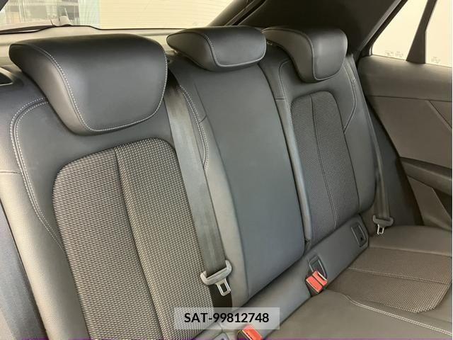 Audi Q2 2022-06 318007-13