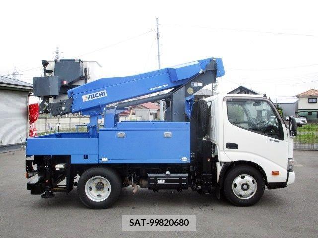 Hino DUTRO 2019-08 335360-2