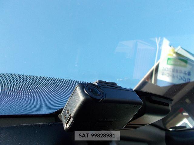 Nissan LEAF 2019-12 352892-20