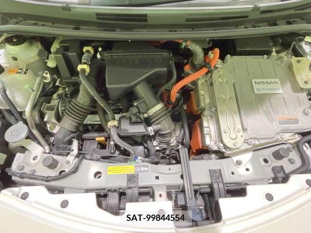 Nissan NOTE 2017-07 365334-18