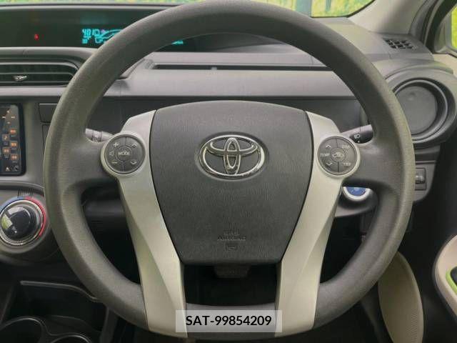 Toyota AQUA 2012-02 347888-11