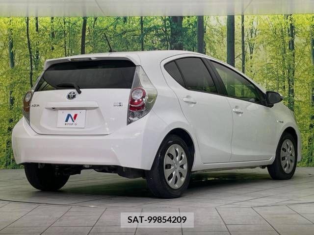 Toyota AQUA 2012-02 347888-17