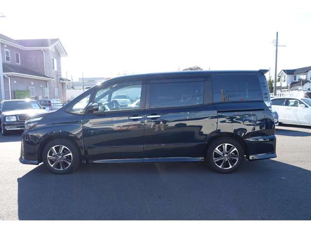 Toyota VOXY 2021-04 191705-3