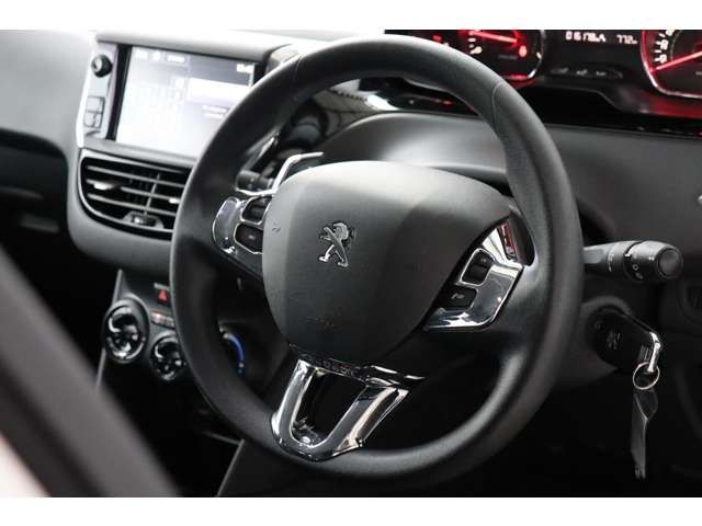 Peugeot 208 2015-09 4979-1
