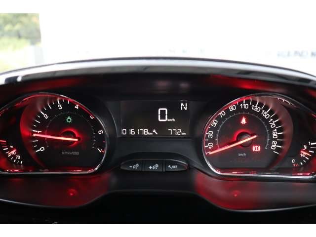 Peugeot 208 2015-09 4979-9