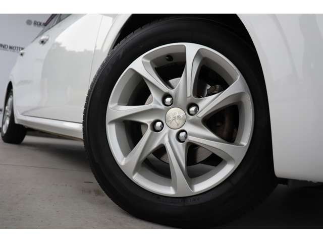 Peugeot 208 2015-09 4979-7