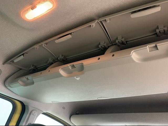Renault KANGOO 2018-04 11388-9