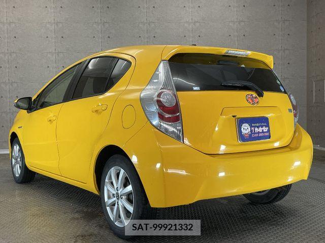 Toyota AQUA 2014-03 207630-1