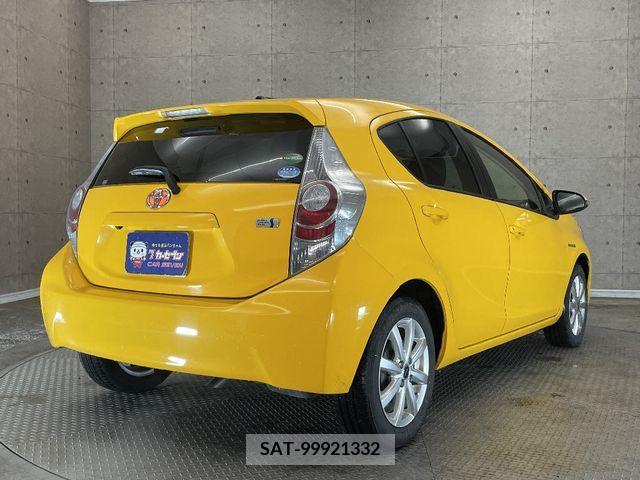 Toyota AQUA 2014-03 207630-2