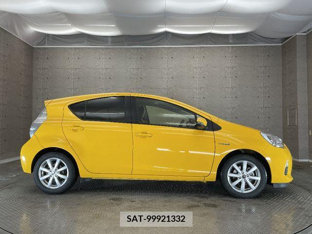 Toyota AQUA 2014-03 207630-6